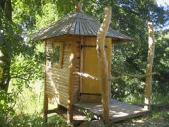kompostierende Komposttoilette - Beispiel - TC Haus Baumhausherberge Robins Nest mit Biolan Populett