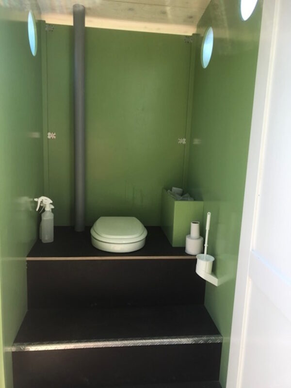 Toilettenhäuschen Elstertal C Innenansicht