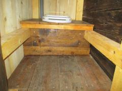 kompostierende Komposttoilette - Beispiel - Clivus Komposttoilette Bauernhaus Steiermark innen