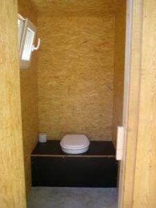 kompostierende Komposttoilette - Beispiel - Komposttoilettenalage Clivus Burger Au1 innen