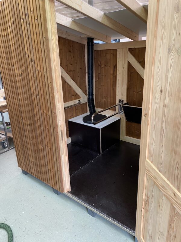 Barrierearmes Toilettenhäuschen Platzda Blick nach Innen